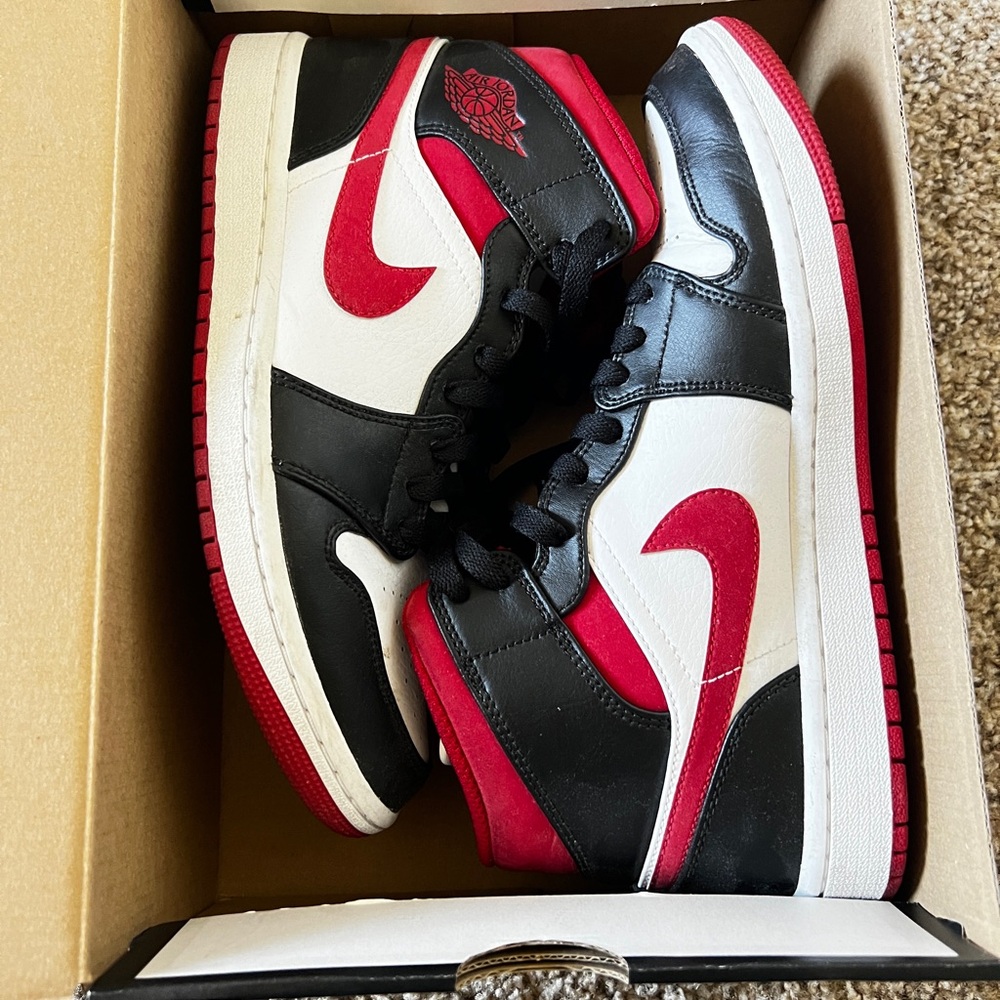 Air Jordan Mid Gym Red Black